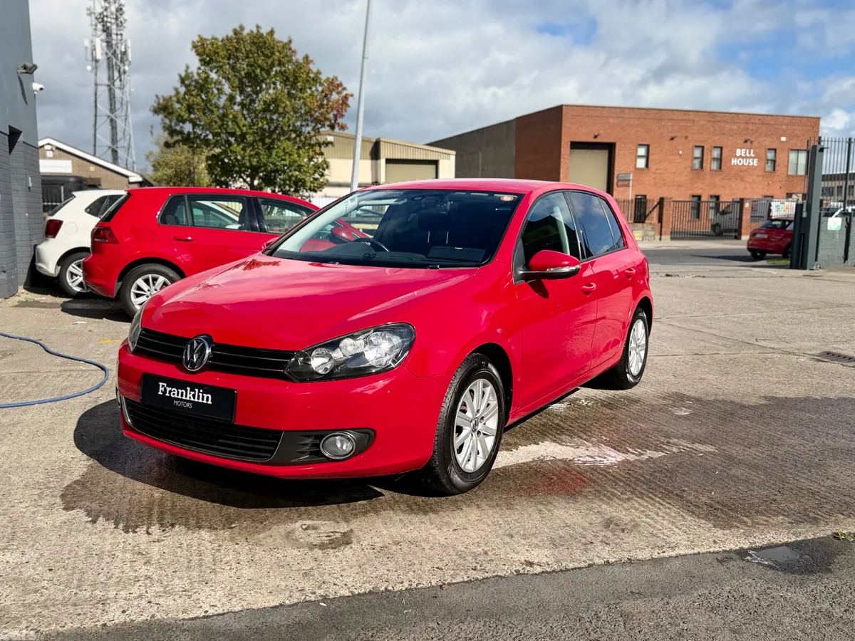 Volkswagen Golf Hatchback, Petrol, 2011, Red