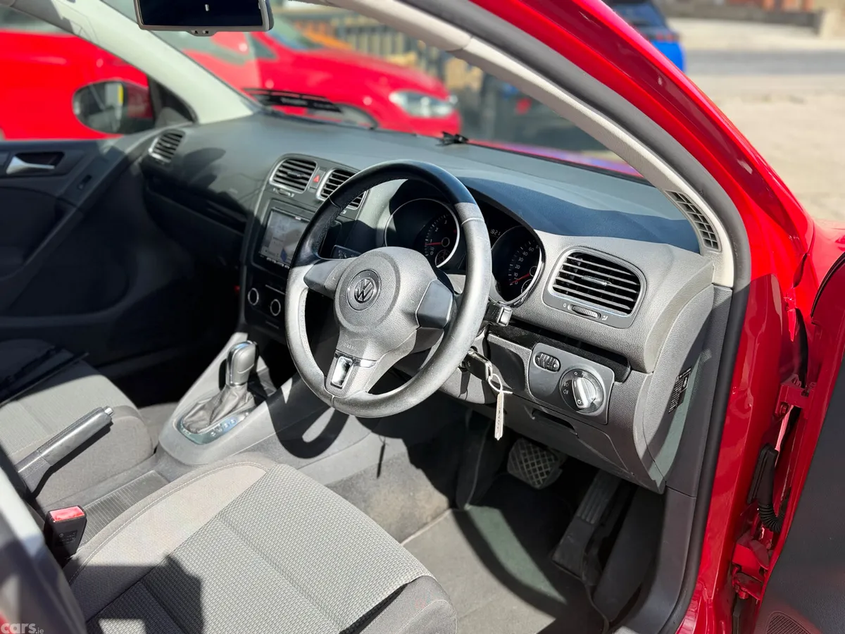 Volkswagen Golf Hatchback, Petrol, 2011, Red