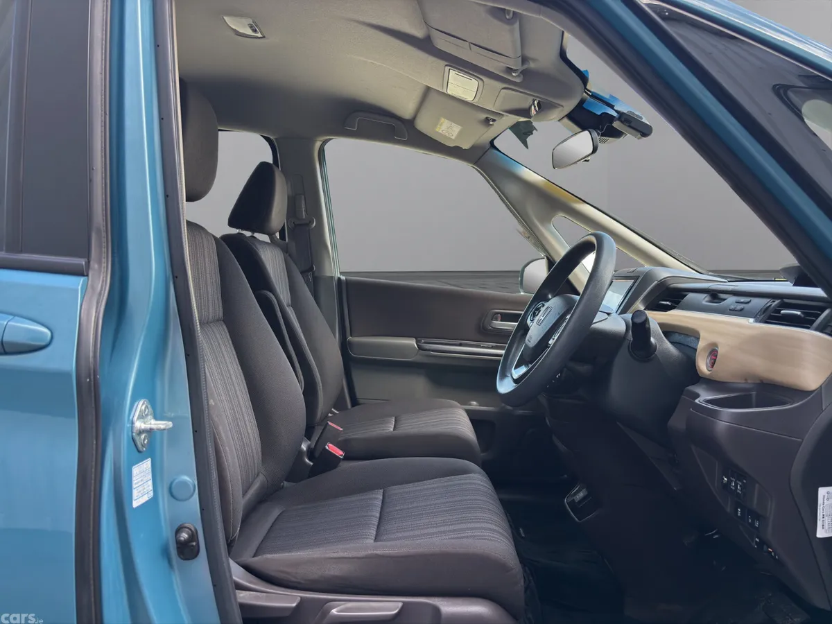 Honda Freed MPV, Petrol Hybrid, 2017, Blue