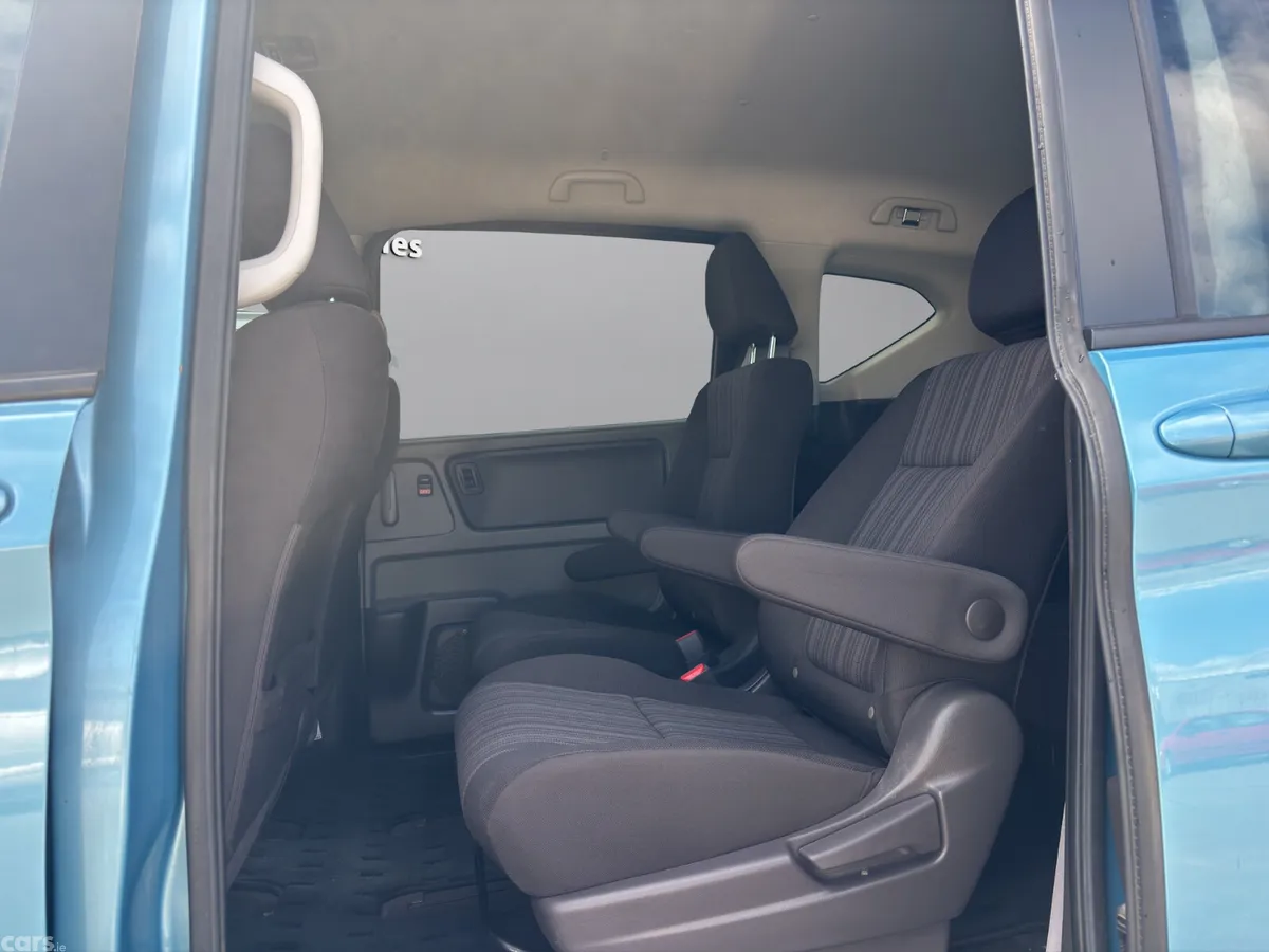 Honda Freed MPV, Petrol Hybrid, 2017, Blue