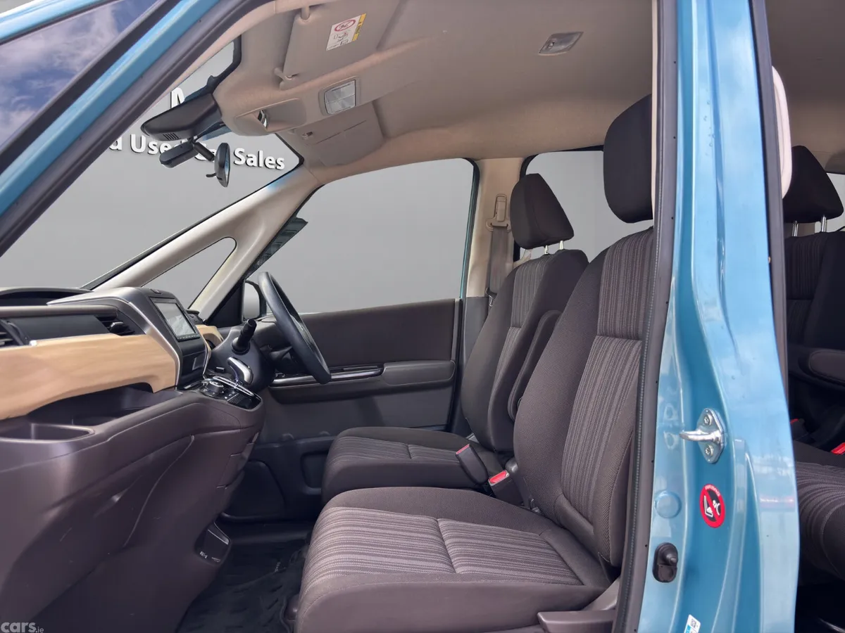 Honda Freed MPV, Petrol Hybrid, 2017, Blue