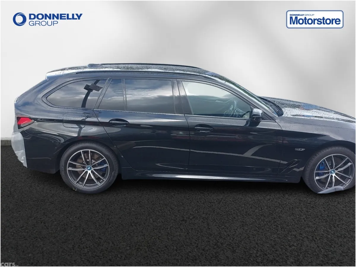 BMW 5-Series Estate, Petrol Hybrid, 2022, Black
