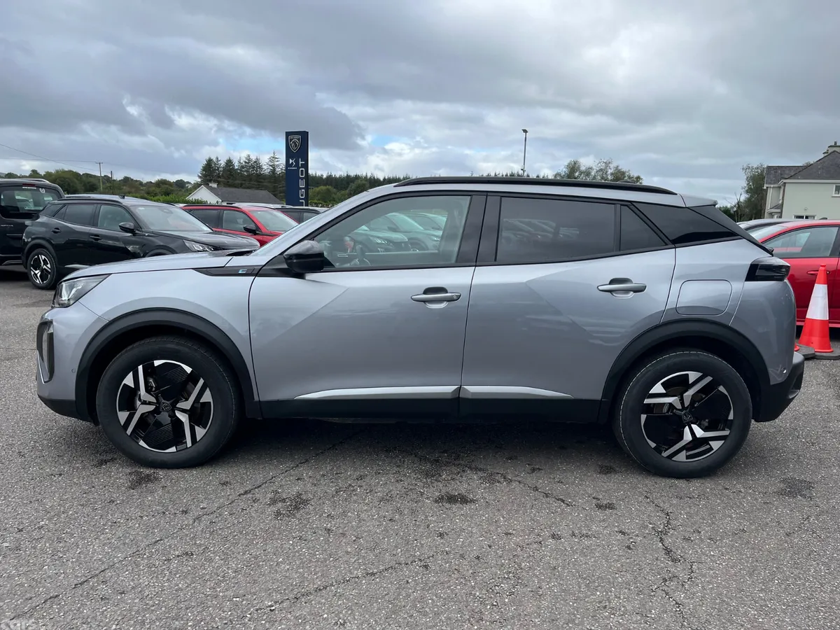 Peugeot 2008 MPV, Electric, 2026, Grey