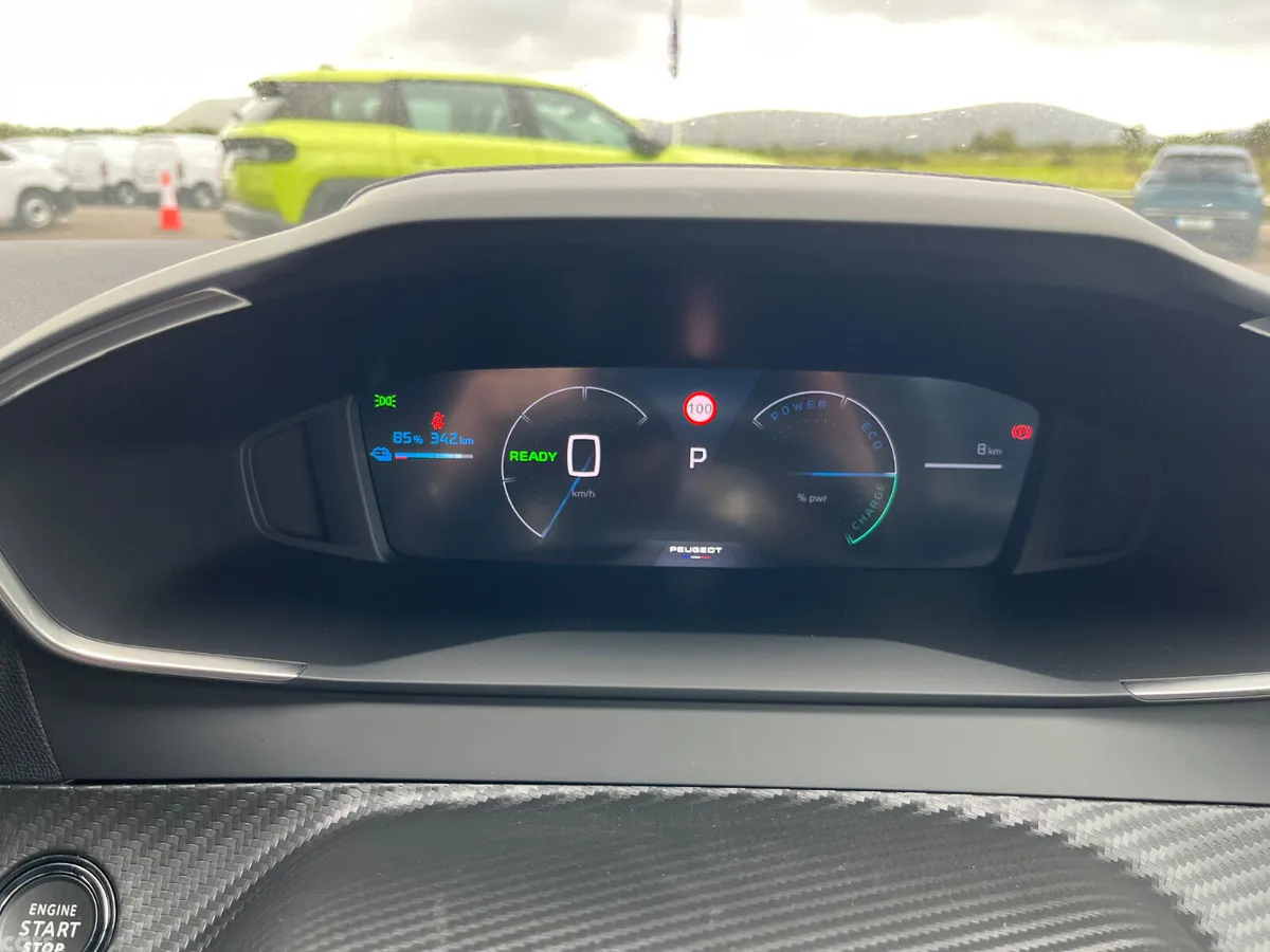 Peugeot 2008 MPV, Electric, 2026, Grey