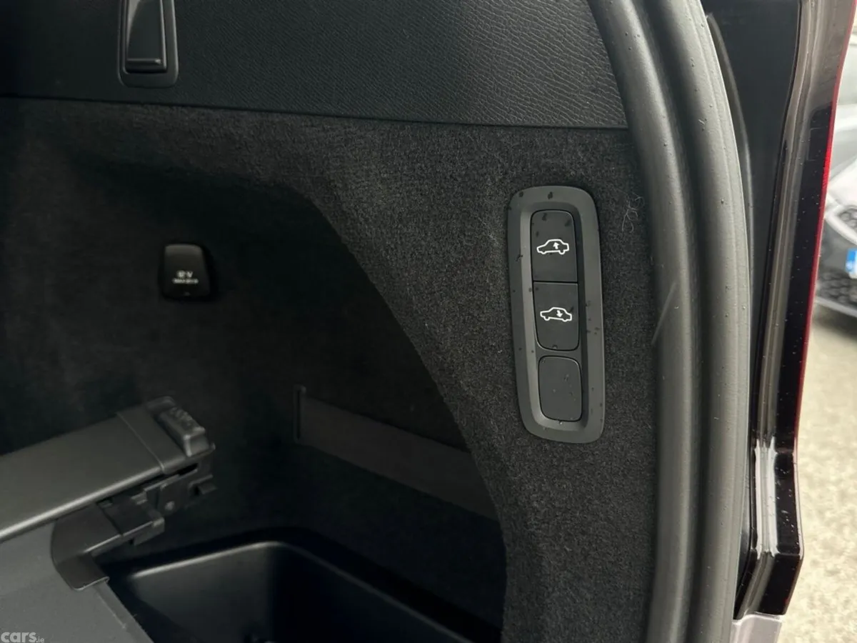 Volvo XC90 SUV, Petrol Plug-in Hybrid, 2025, Silver