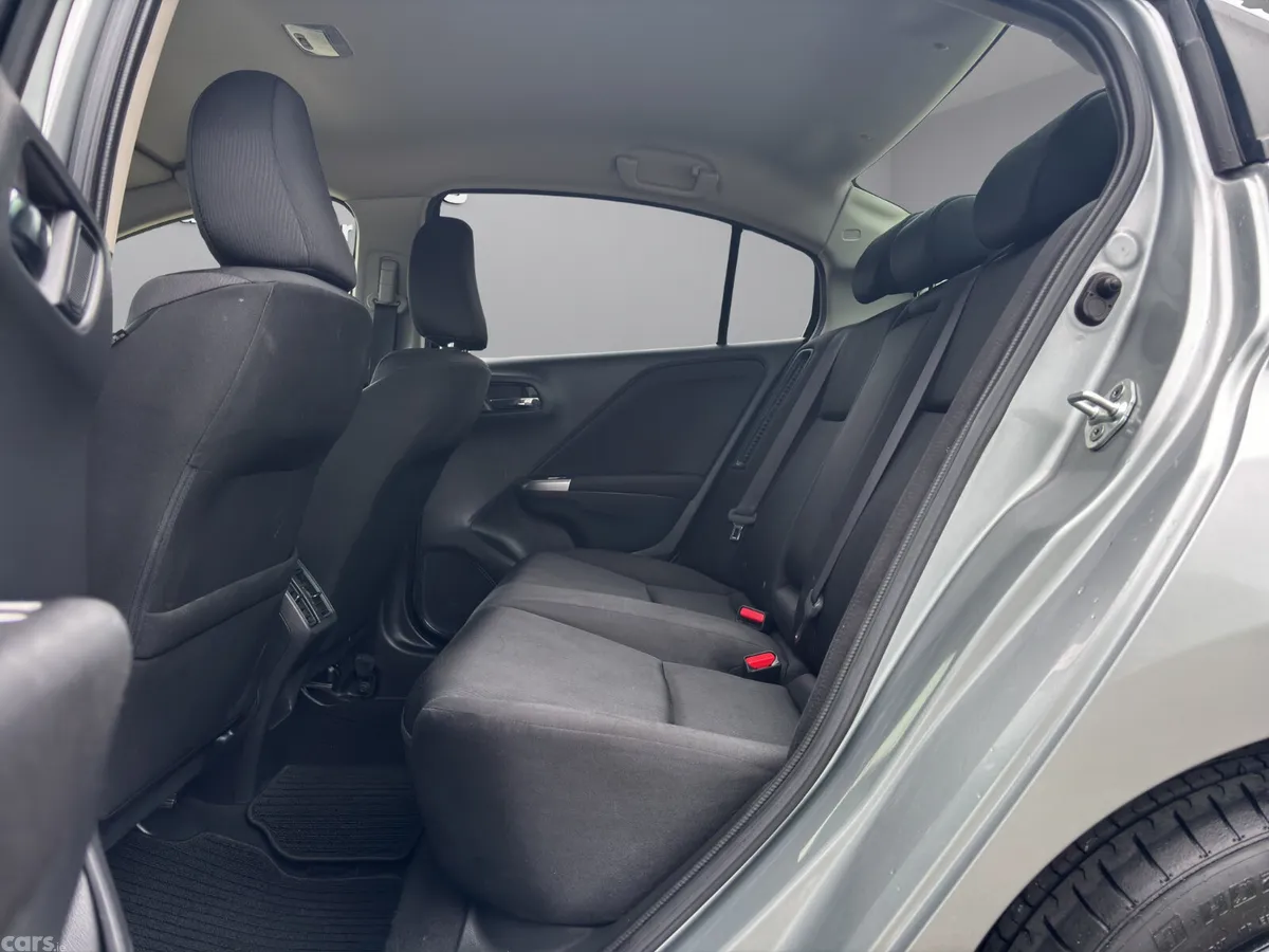 Honda Grace Saloon, Petrol Hybrid, 2016, Silver