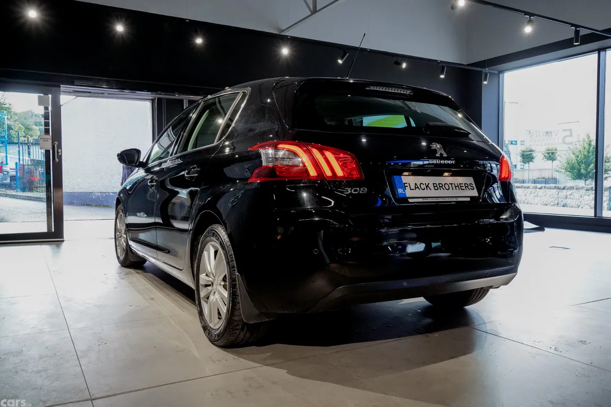 Peugeot 308 Hatchback, Petrol, 2020, Black