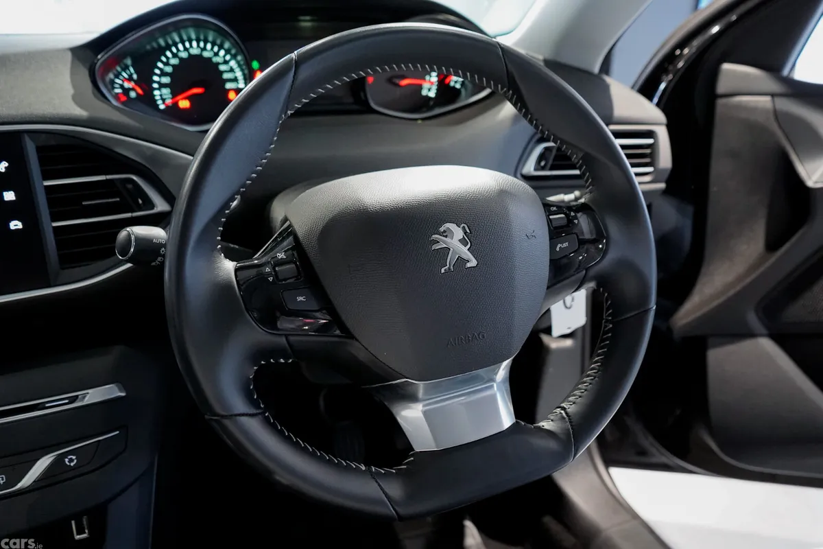 Peugeot 308 Hatchback, Petrol, 2020, Black