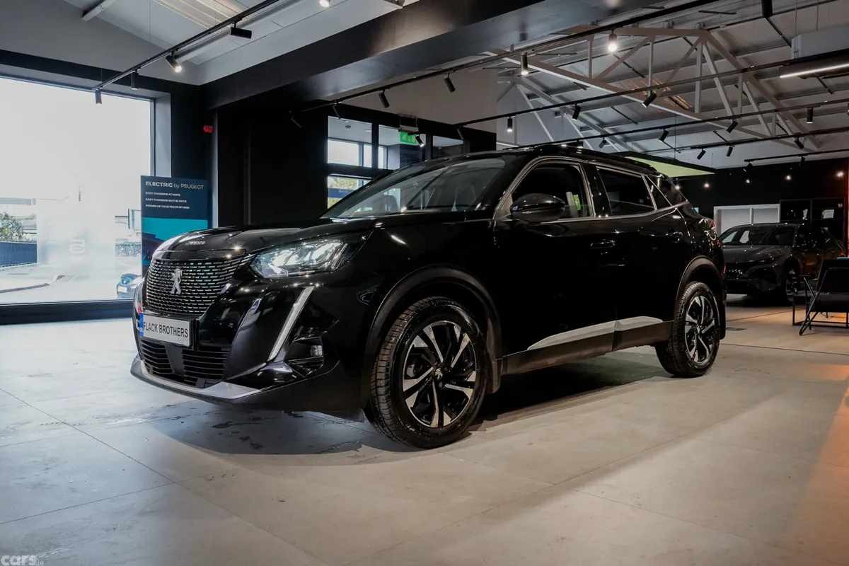 Peugeot 2008 MPV, Diesel, 2021, Black