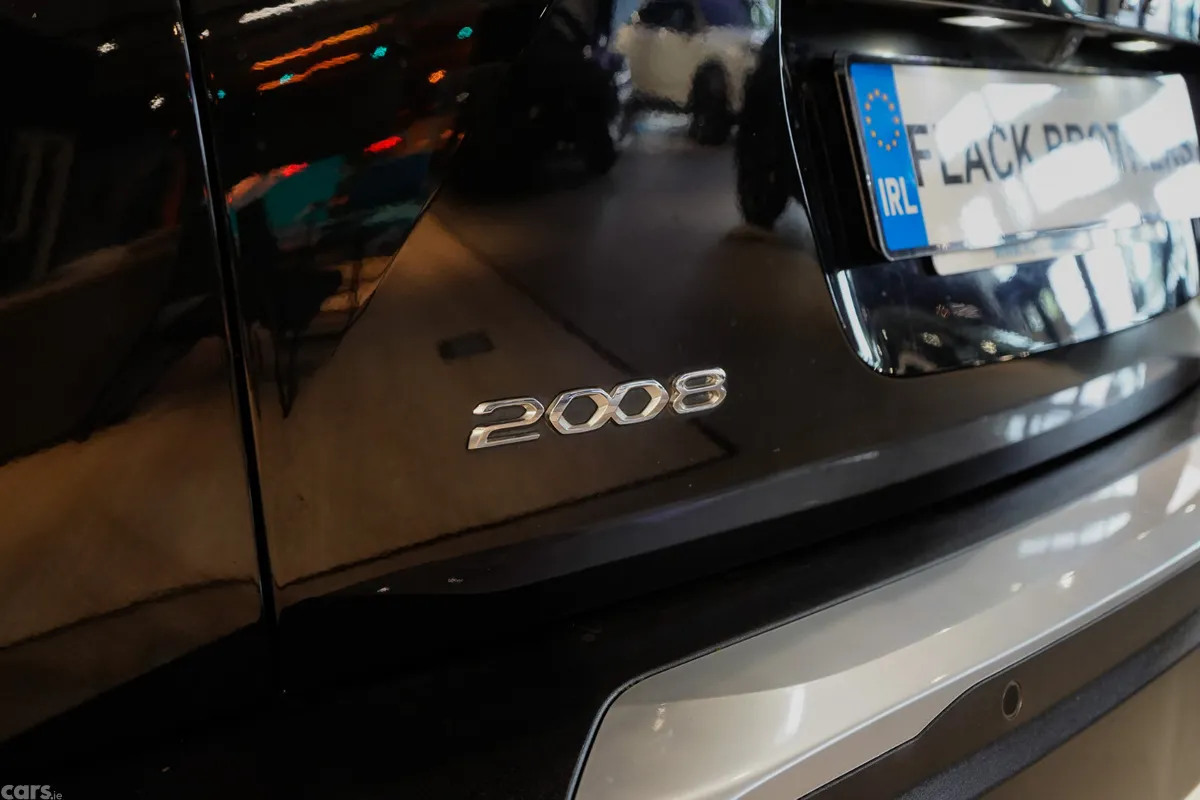 Peugeot 2008 MPV, Diesel, 2021, Black