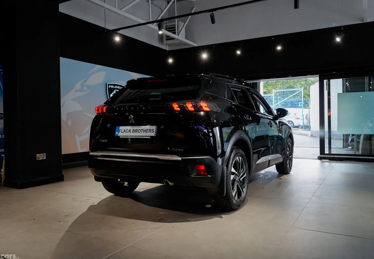 Peugeot 2008 MPV, Diesel, 2021, Black