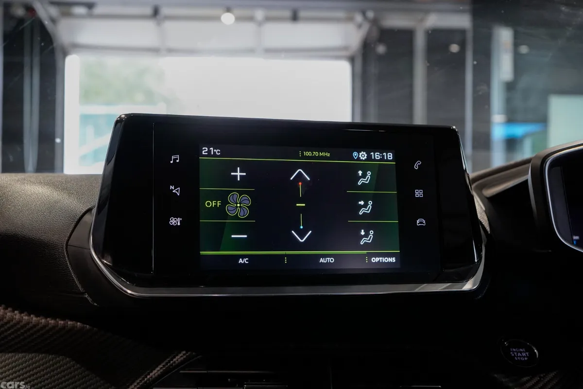 Peugeot 2008 MPV, Diesel, 2021, Black
