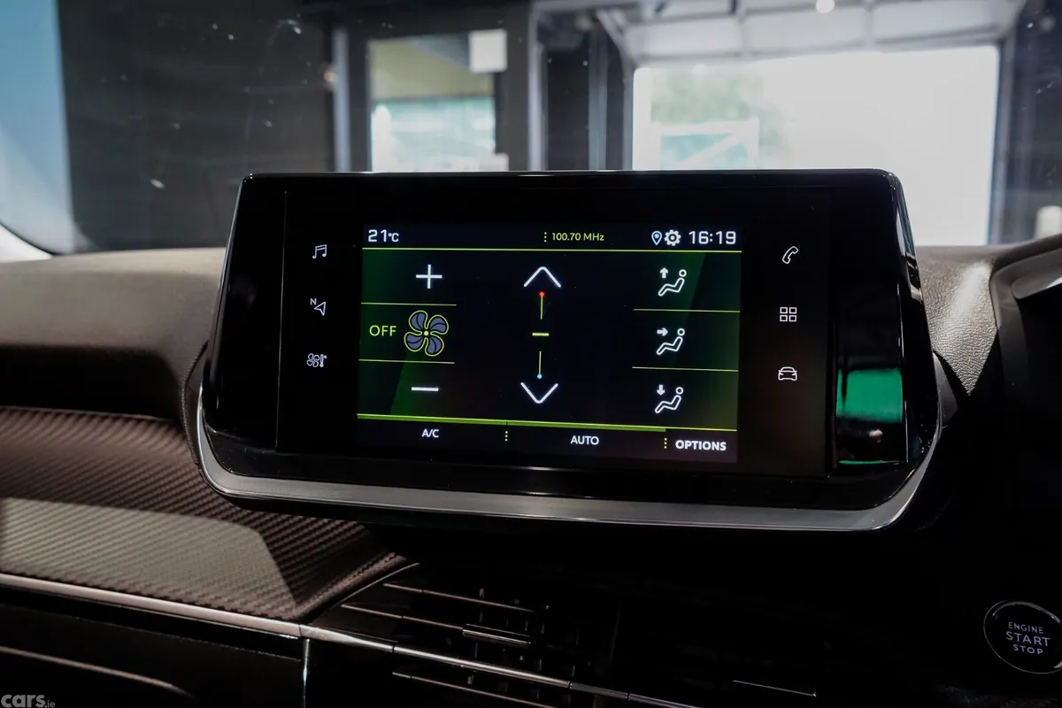 Peugeot 2008 MPV, Diesel, 2021, Black