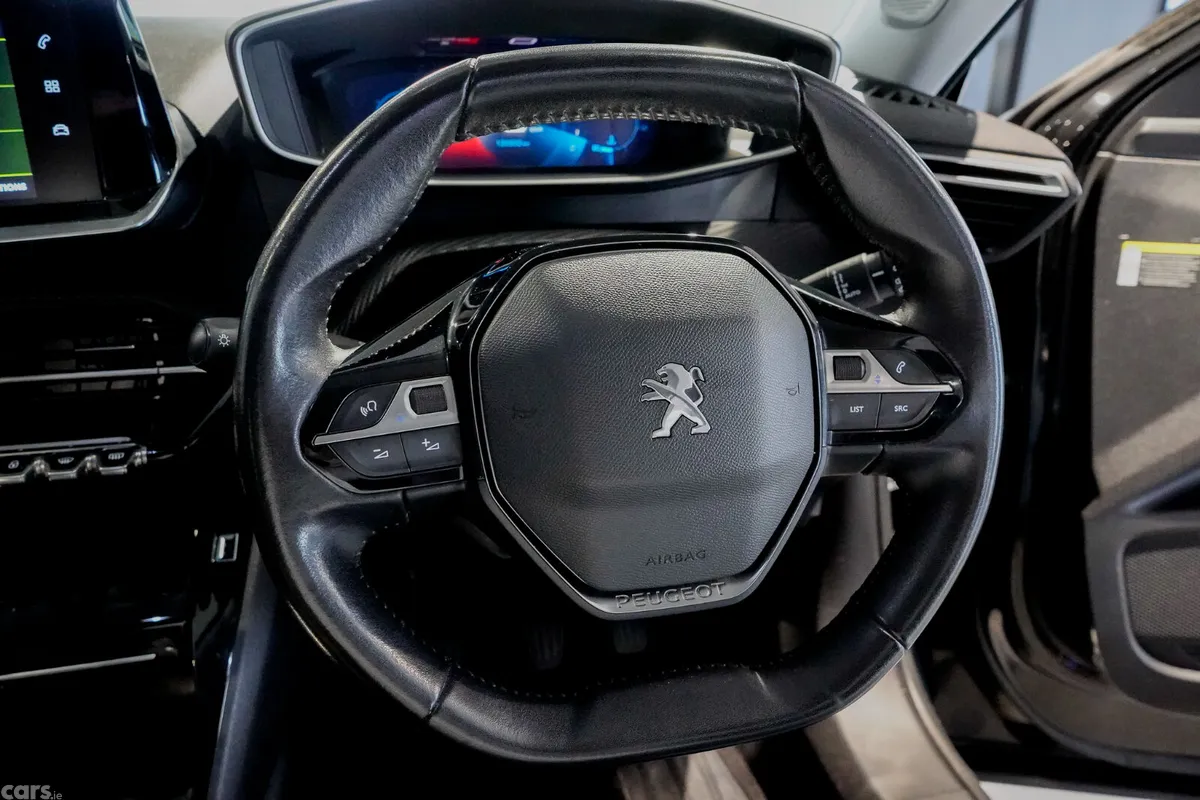Peugeot 2008 MPV, Diesel, 2021, Black
