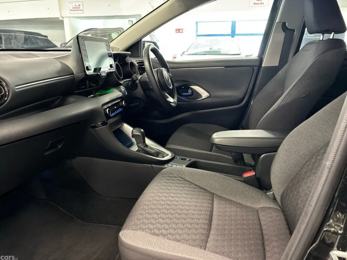 Toyota Yaris Hatchback, Petrol Hybrid, 2023, Black