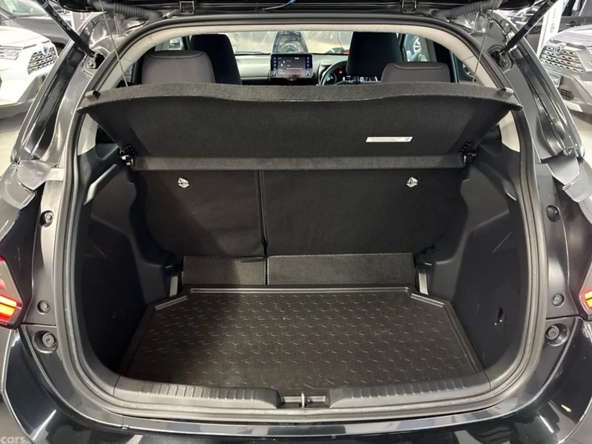 Toyota Yaris Hatchback, Petrol Hybrid, 2023, Black