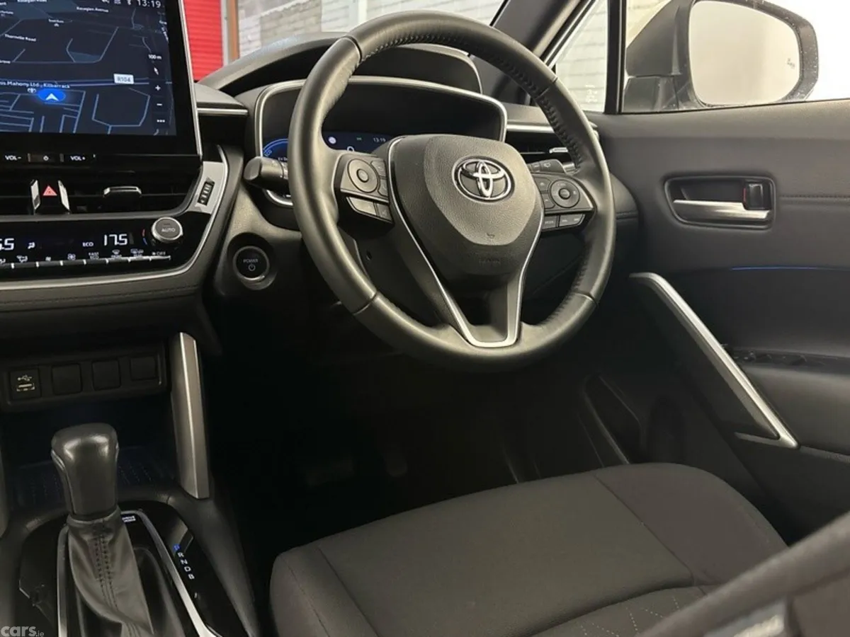 Toyota Corolla Cross Hatchback, Petrol Hybrid, 2023, White