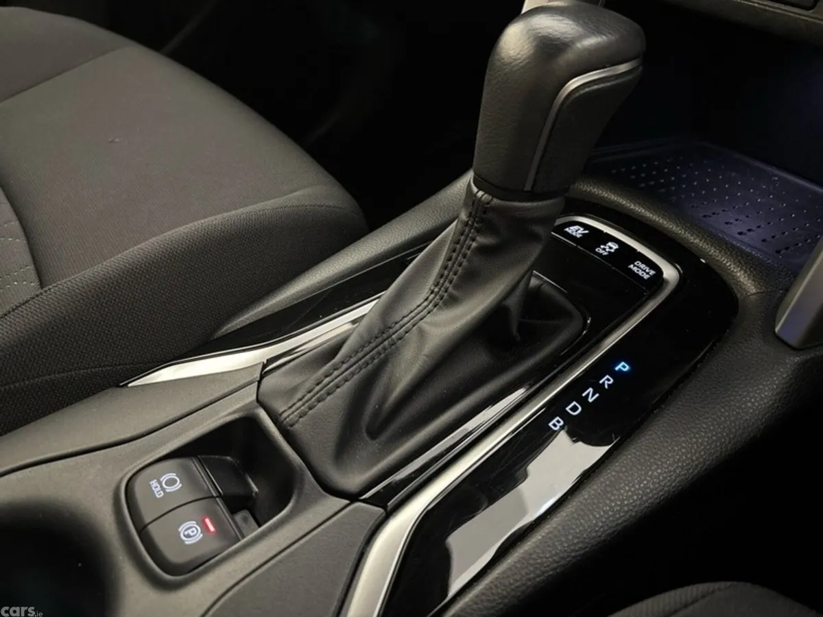 Toyota Corolla Cross Hatchback, Petrol Hybrid, 2023, White