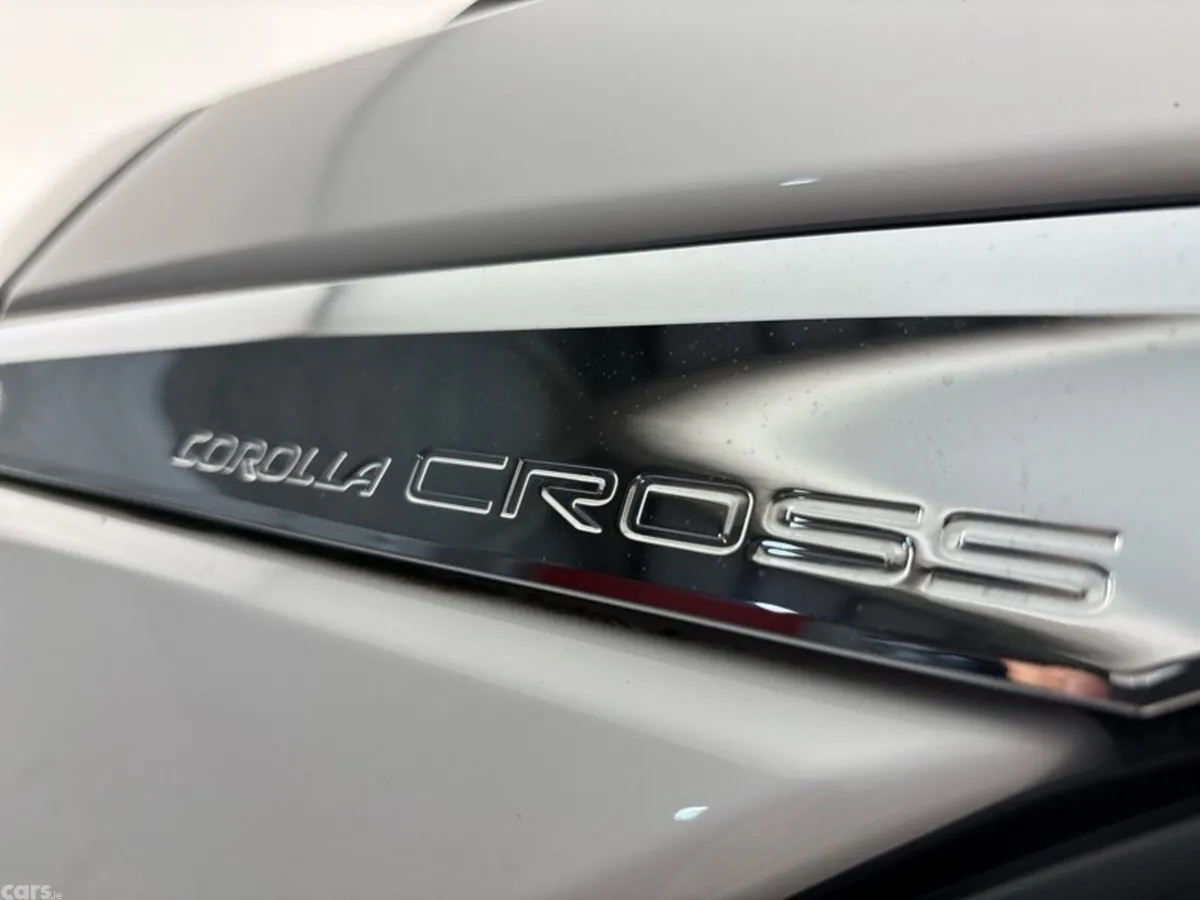 Toyota Corolla Cross Hatchback, Petrol Hybrid, 2023, White