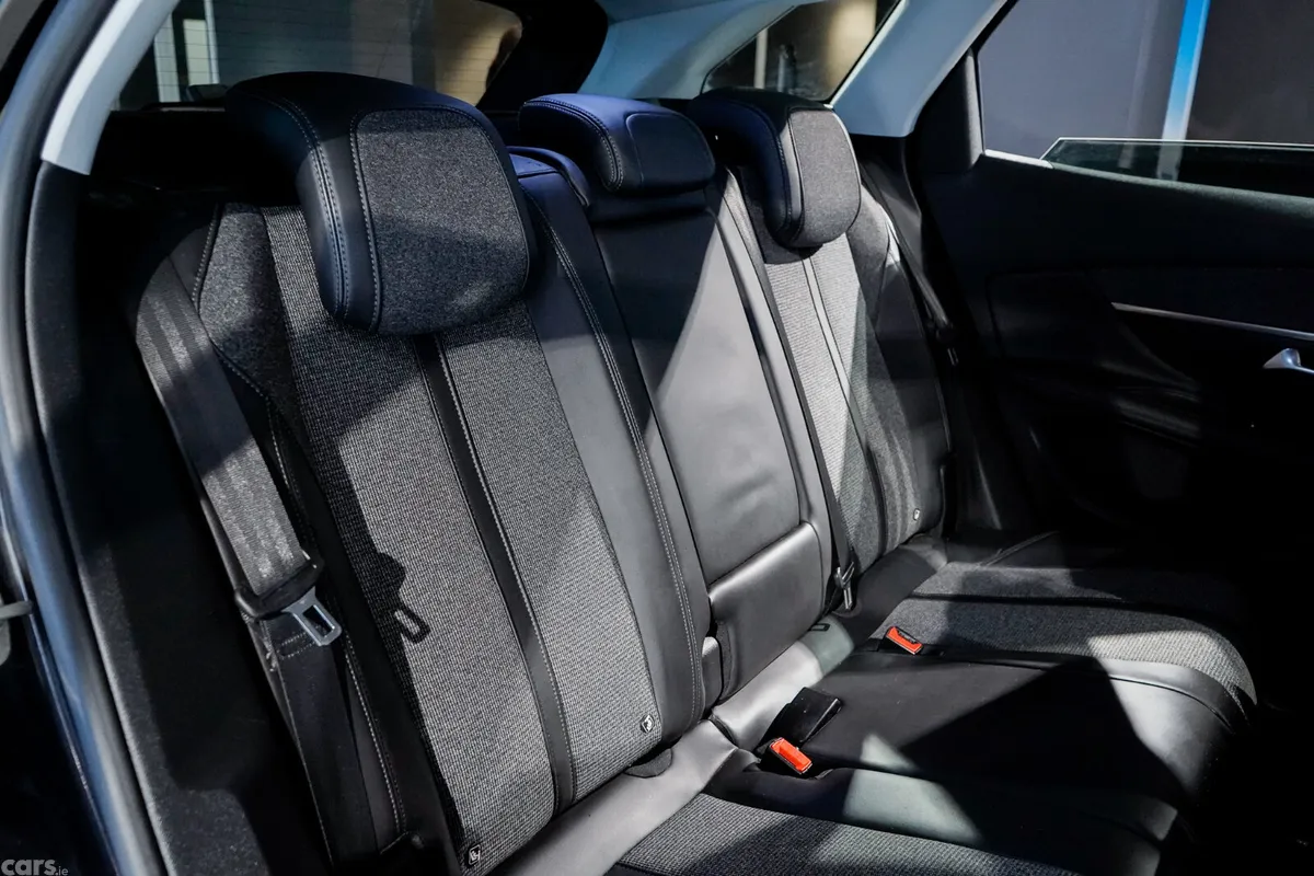 Peugeot 3008 Hatchback, Diesel, 2018, Black