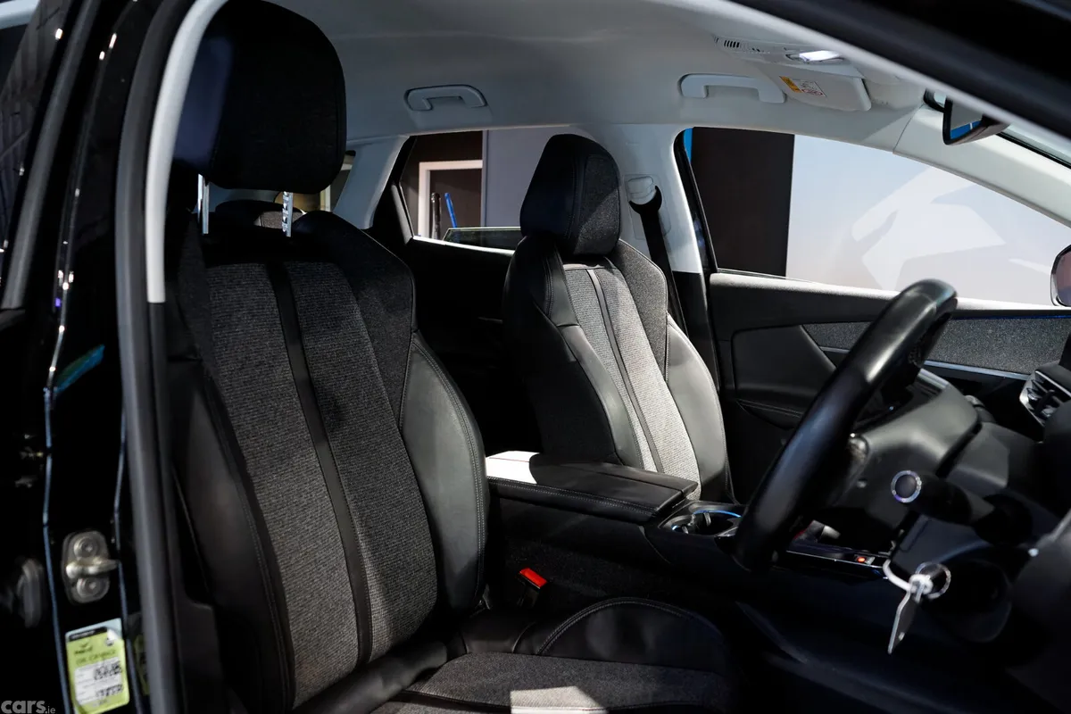 Peugeot 3008 Hatchback, Diesel, 2018, Black