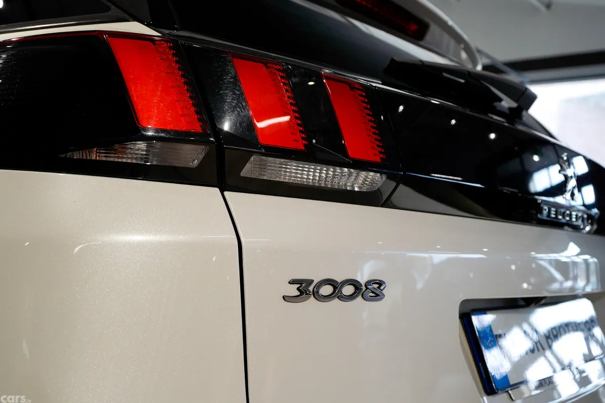 Peugeot 3008 MPV, Diesel, 2019, White