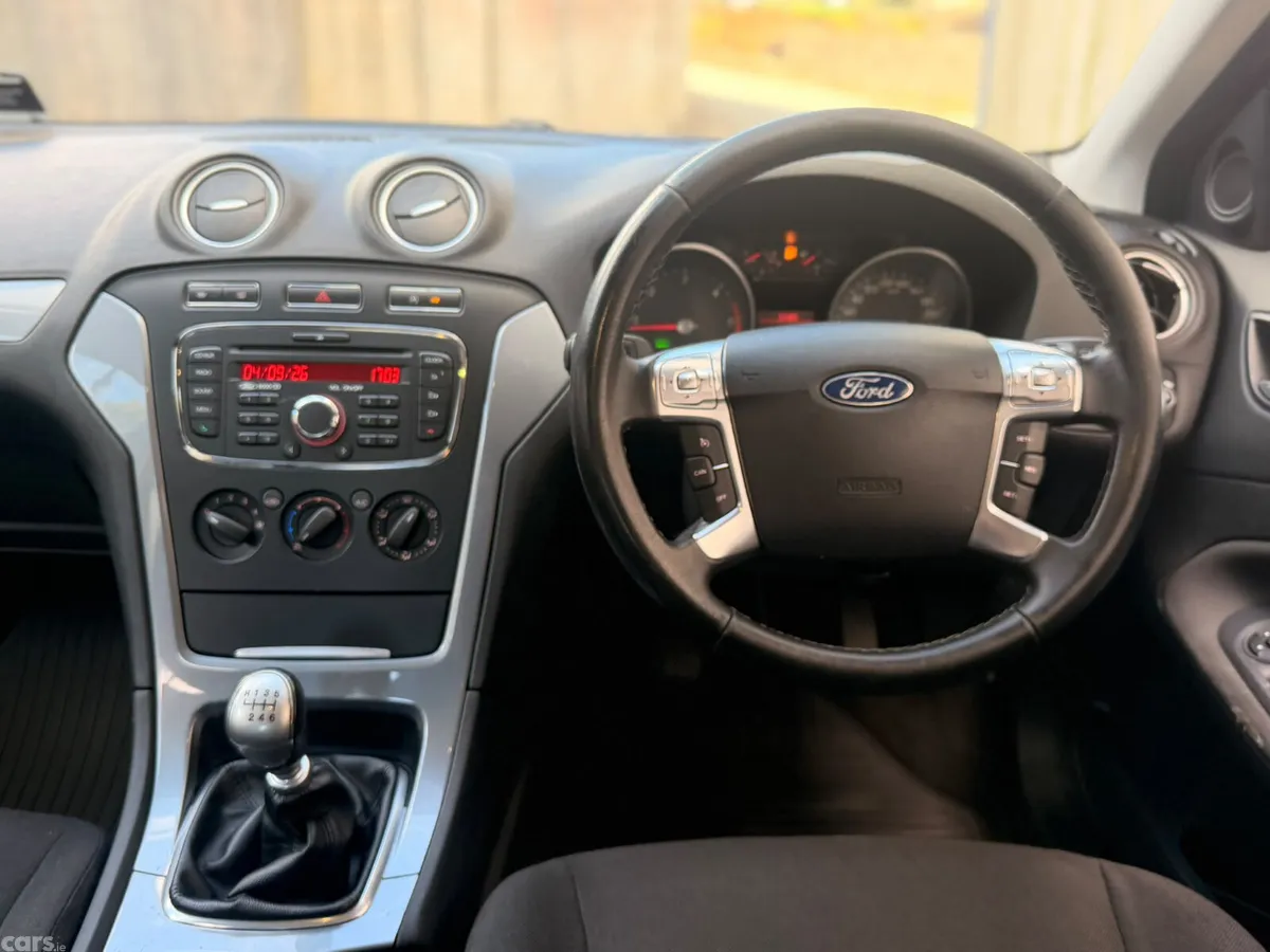 Ford Mondeo Saloon, Diesel, 2013, Silver