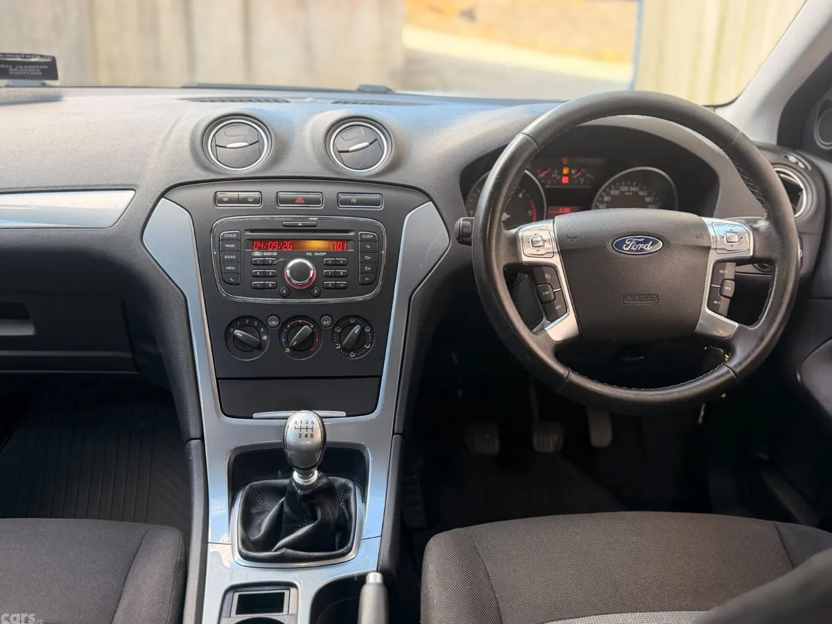 Ford Mondeo Saloon, Diesel, 2013, Silver