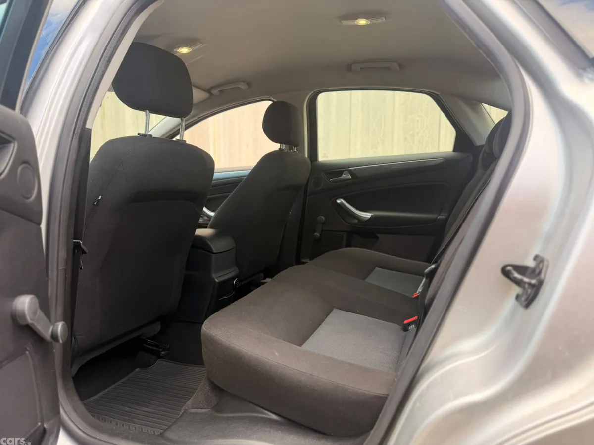 Ford Mondeo Saloon, Diesel, 2013, Silver