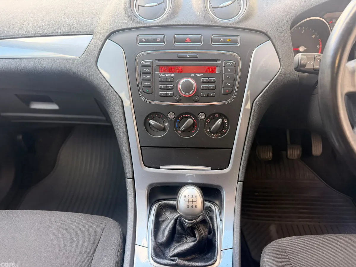 Ford Mondeo Saloon, Diesel, 2013, Silver