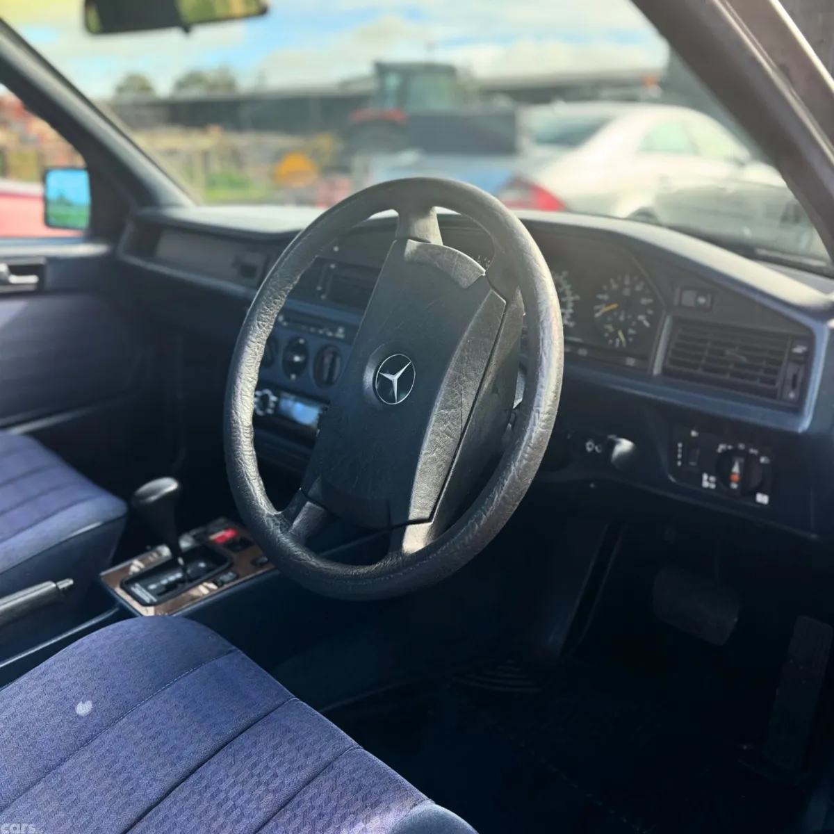 Mercedes-Benz 190 Saloon, Diesel, 1990, Silver