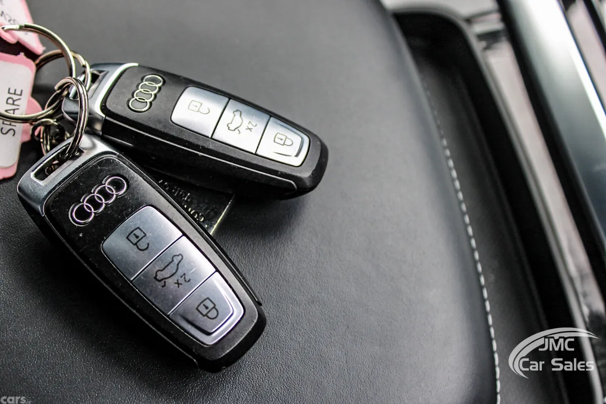 Audi Q7 SUV, Petrol Plug-in Hybrid, 2023, Blue