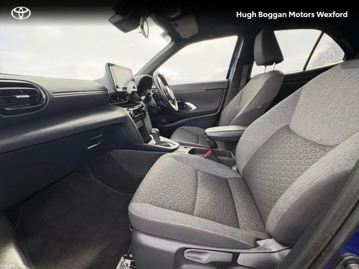 Toyota Yaris Cross Hatchback, Petrol Hybrid, 2023, Blue