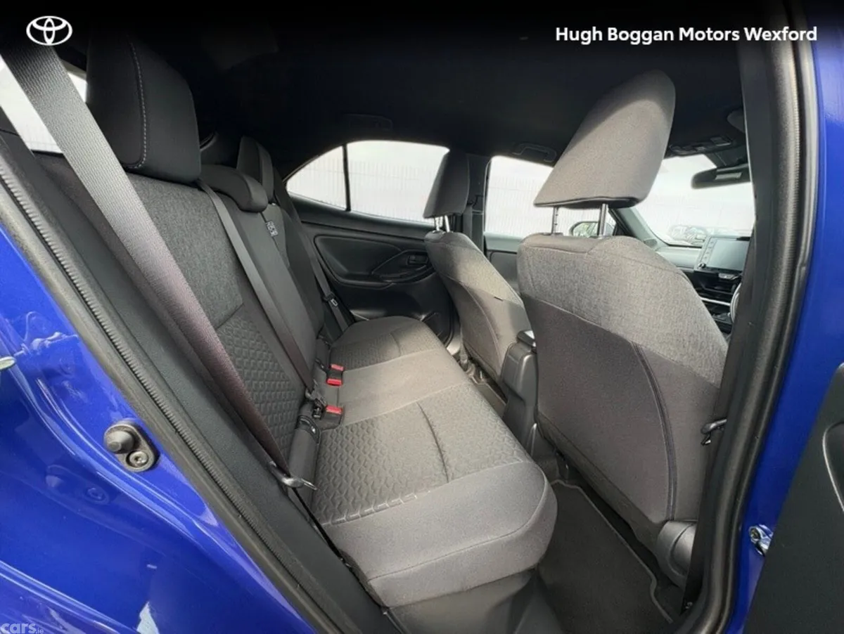 Toyota Yaris Cross Hatchback, Petrol Hybrid, 2023, Blue