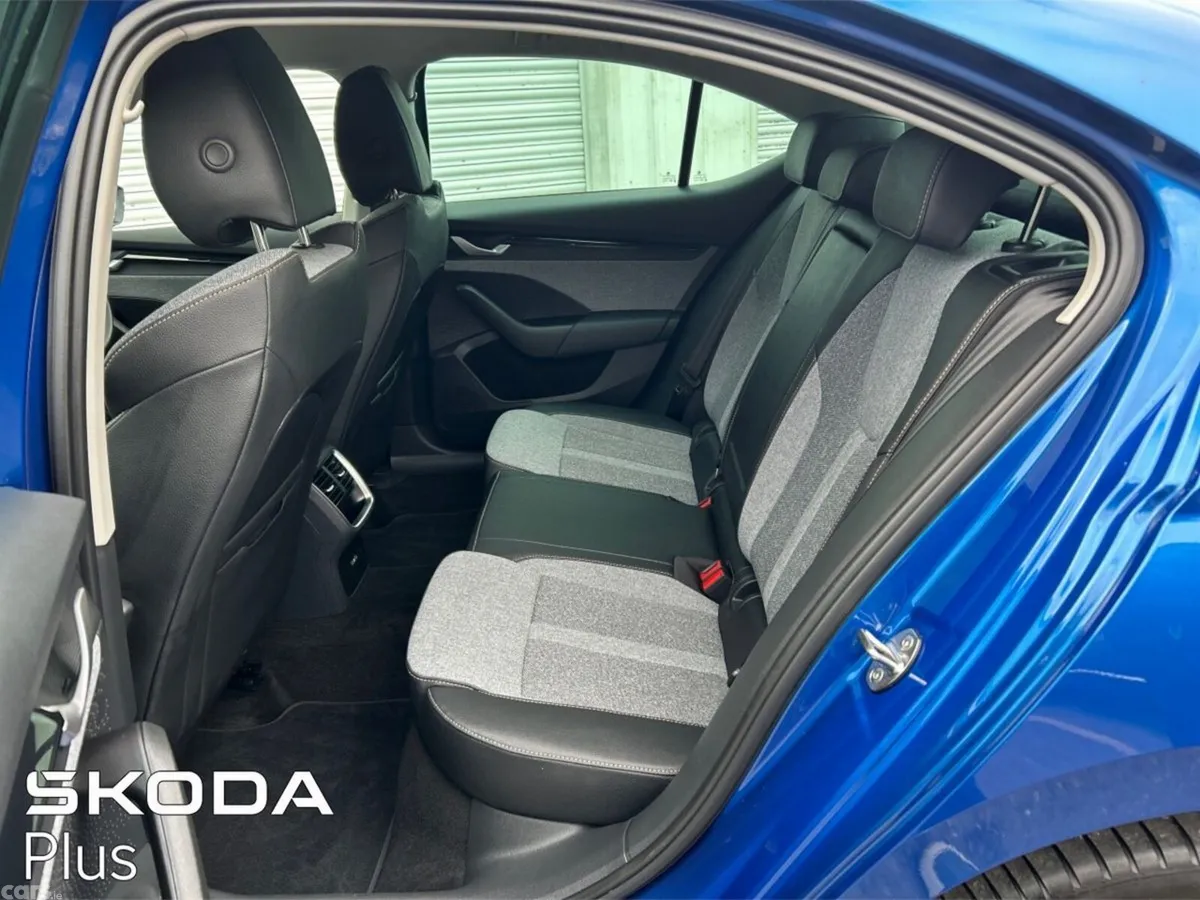 Skoda Octavia Saloon, Diesel, 2025, Blue