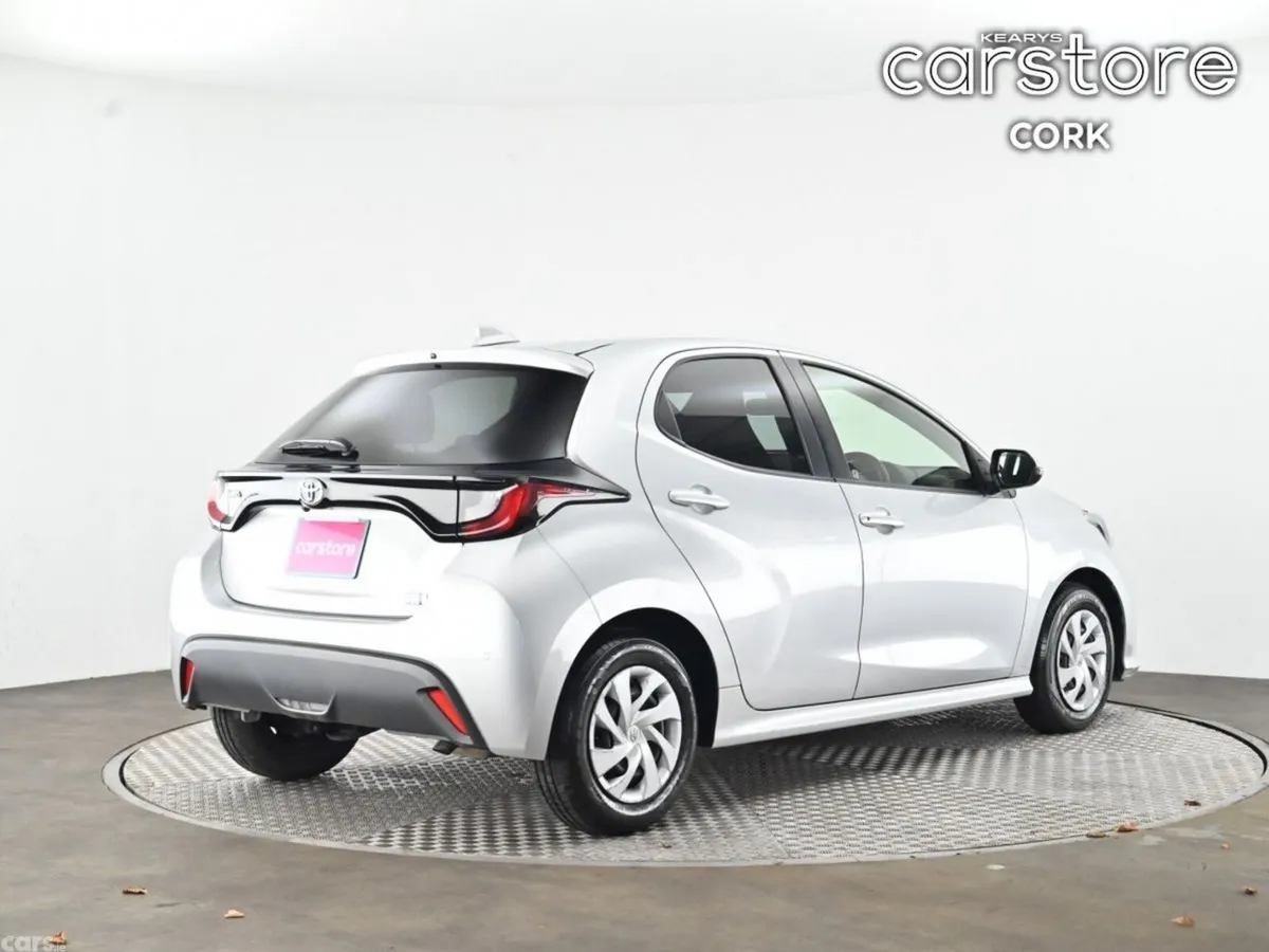 Toyota Yaris Hatchback, Petrol Hybrid, 2021, Silver