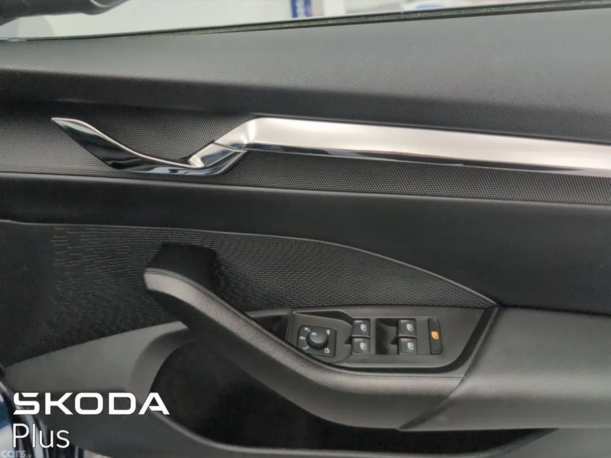 Skoda Octavia Saloon, Diesel, 2023, Blue