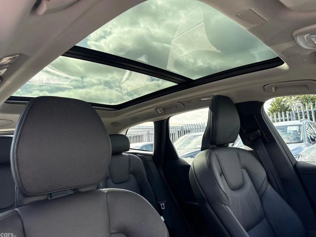 Volvo XC60 SUV, Petrol Plug-in Hybrid, 2023, Blue