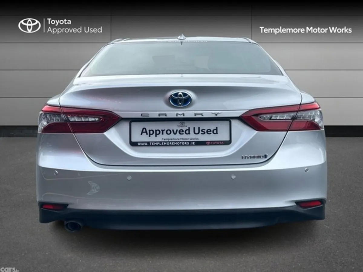 Toyota Camry Saloon, Petrol Hybrid, 2023, Silver