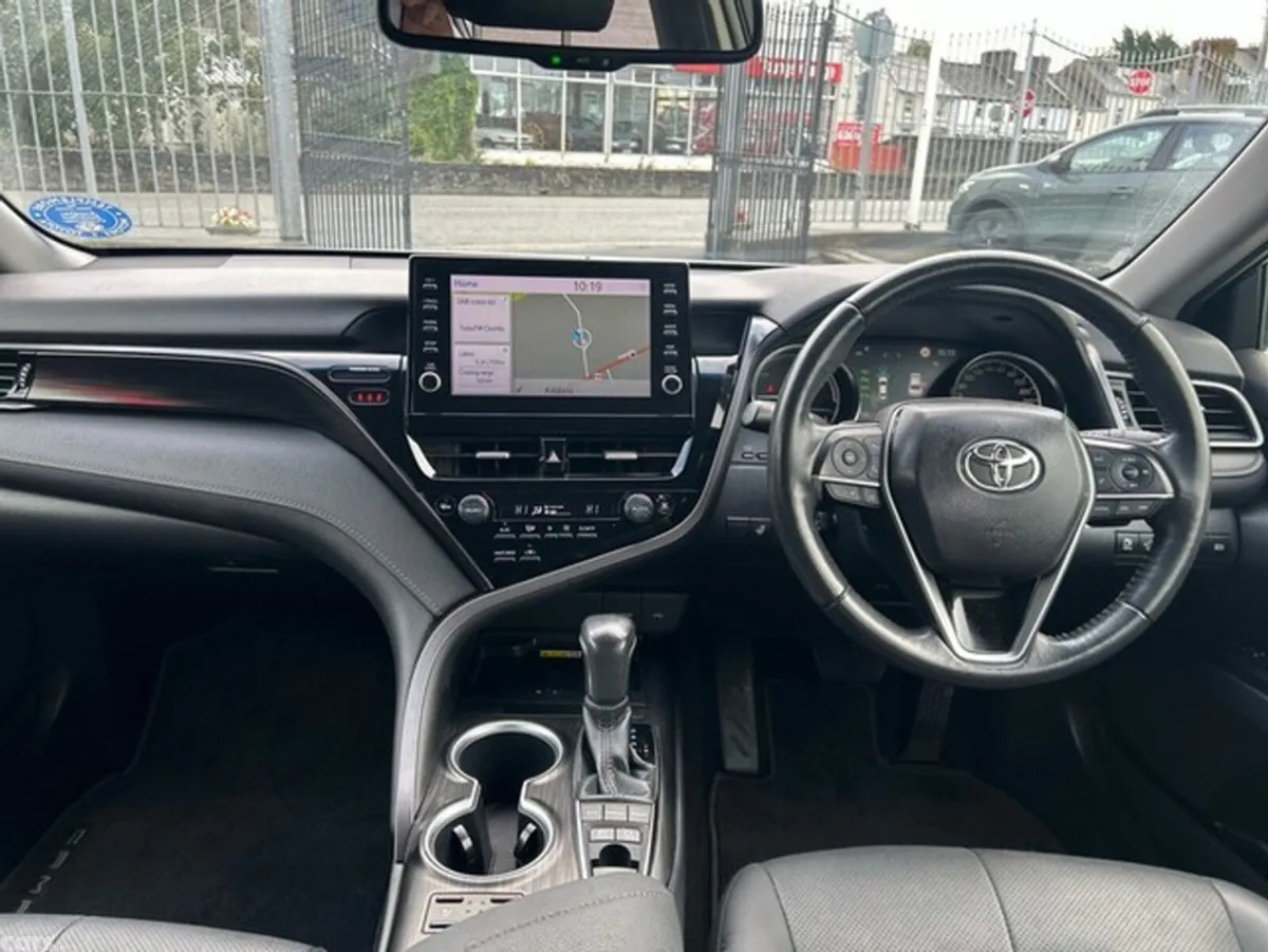 Toyota Camry Saloon, Petrol Hybrid, 2023, Silver
