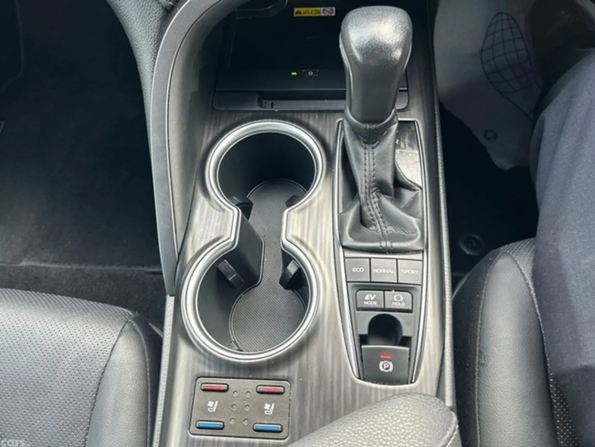 Toyota Camry Saloon, Petrol Hybrid, 2023, Silver