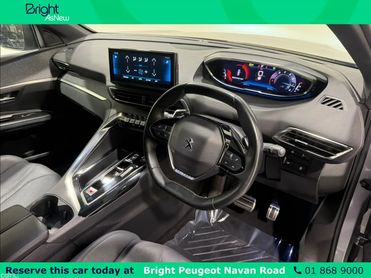 Peugeot 5008 MPV, Petrol, 2023, Grey