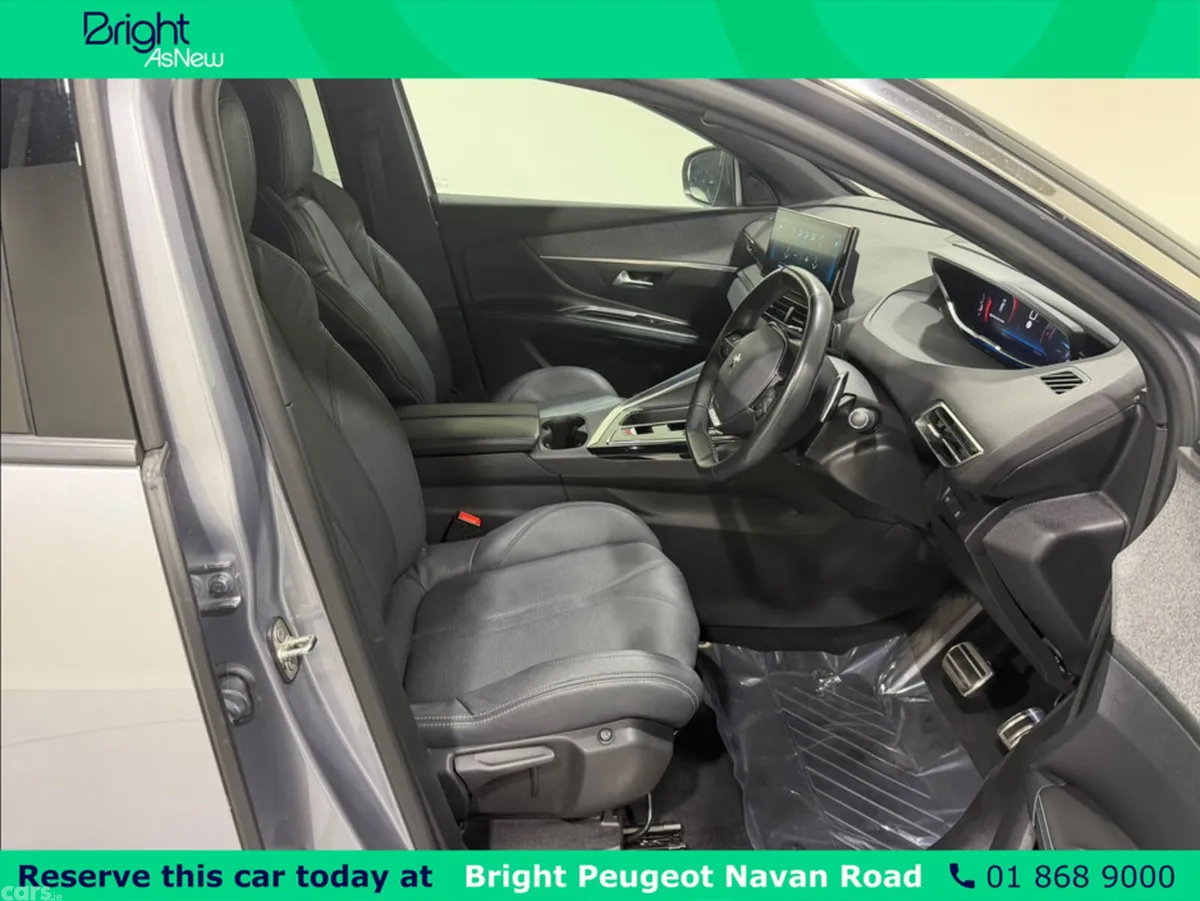 Peugeot 5008 MPV, Petrol, 2023, Grey