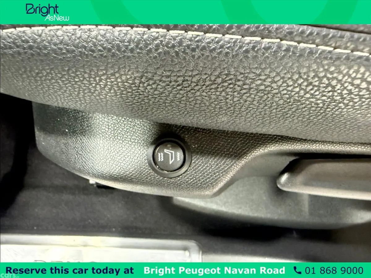 Peugeot 5008 MPV, Petrol, 2023, Grey