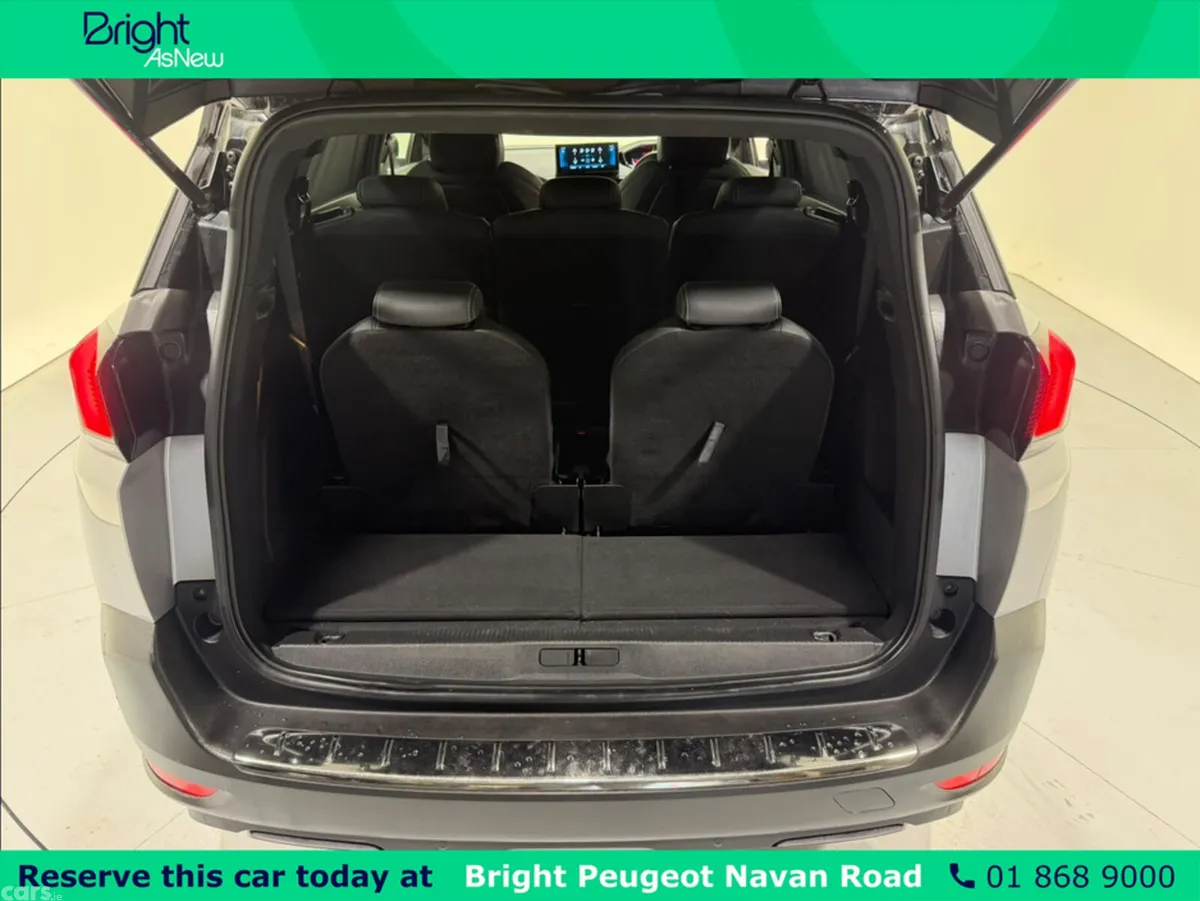 Peugeot 5008 MPV, Petrol, 2023, Grey