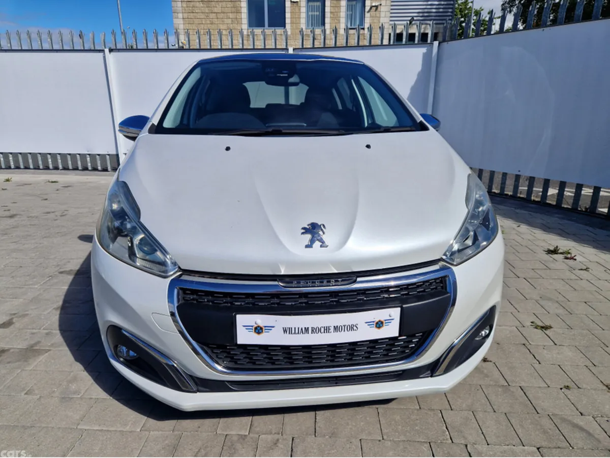 Peugeot 208 Hatchback, Petrol, 2017, White