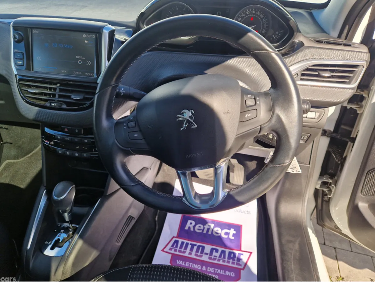 Peugeot 208 Hatchback, Petrol, 2017, White