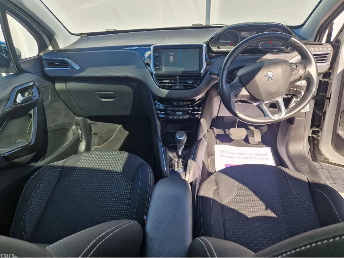 Peugeot 208 Hatchback, Petrol, 2017, White