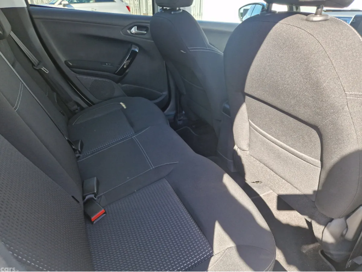 Peugeot 208 Hatchback, Petrol, 2017, White