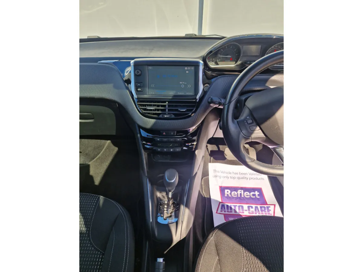 Peugeot 208 Hatchback, Petrol, 2017, White
